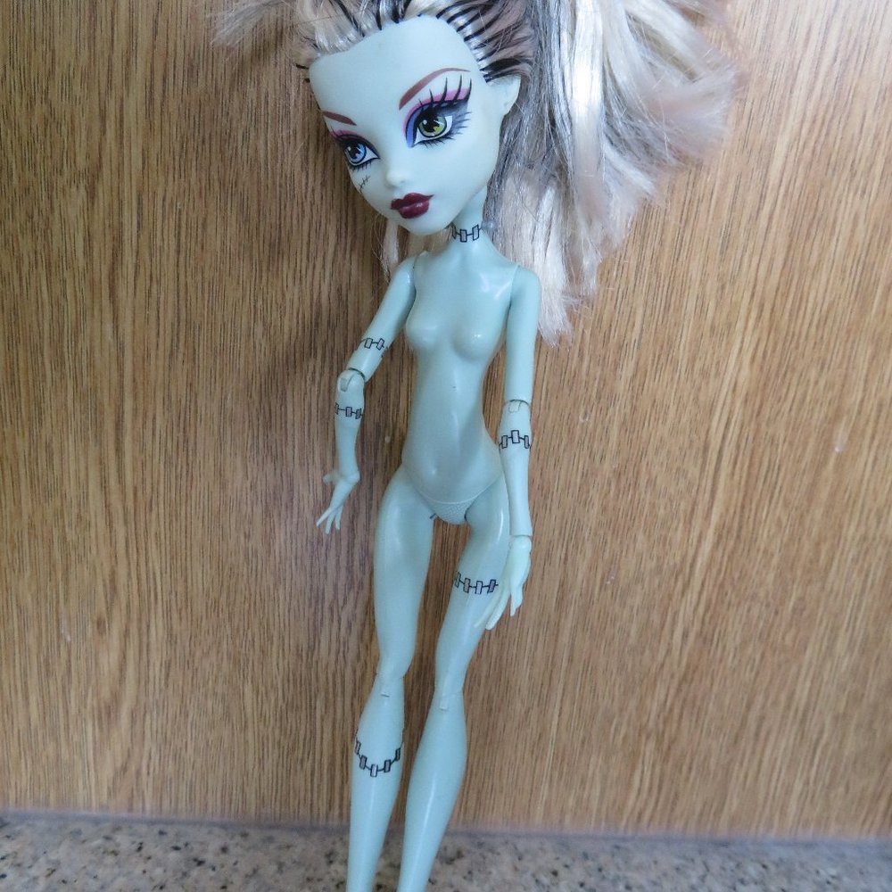 MONSTER HIGH Doll Frankie Stein 11" (K134)